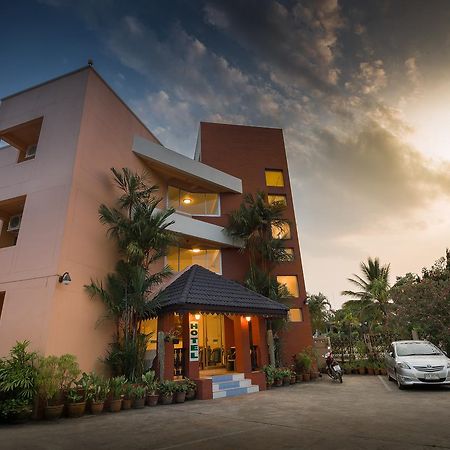Baansilp Hotel Chiang Rai Bagian luar foto