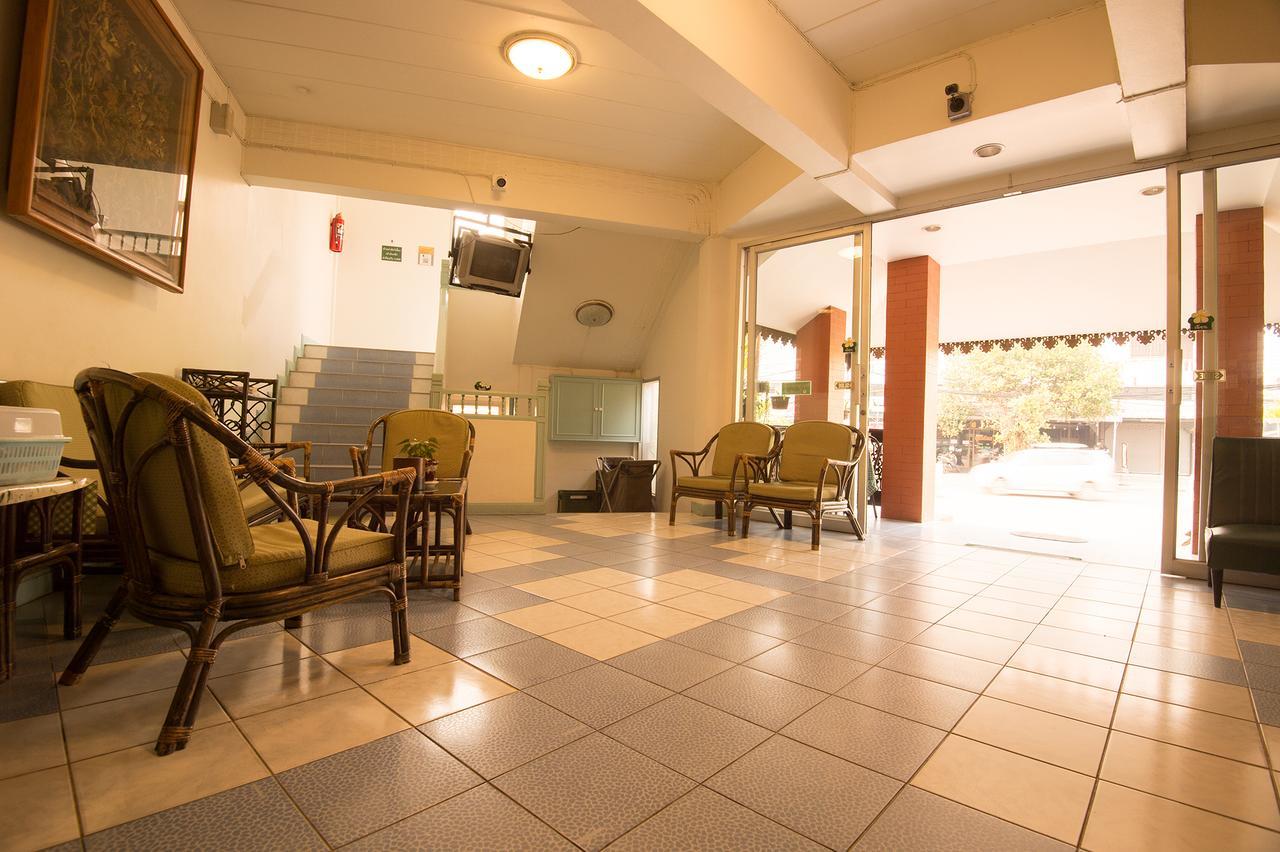 Baansilp Hotel Chiang Rai Bagian luar foto