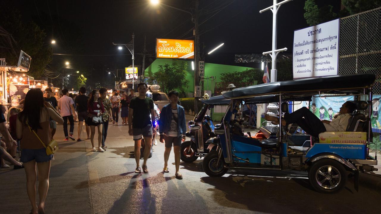 Baansilp Hotel Chiang Rai Bagian luar foto