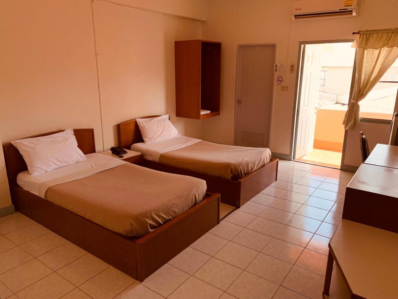 Baansilp Hotel Chiang Rai Bagian luar foto